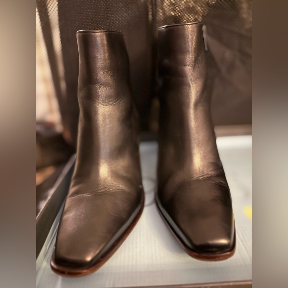 Bernardo Footwear Bowery Bootie in Black leather. Like new.